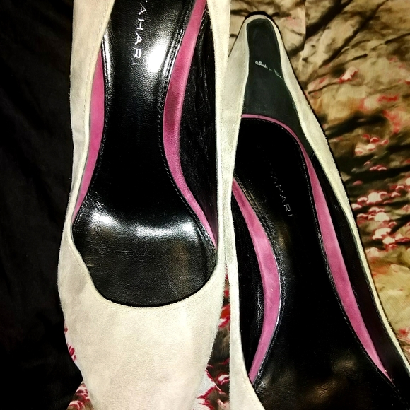 Tahari Grey Suede & Wood Heels - Picture 1 of 5